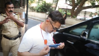 Aamir Khan sported a buzz cut and a white beard.&nbsp; (Varinder Chawla)