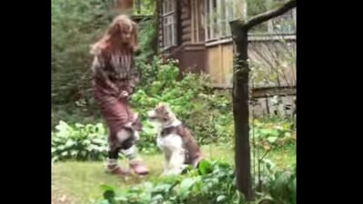 Woman dancing with dog (Instagram/@tasya_kindart) Woman dancing with dog (Instagram/@tasya_kindart)