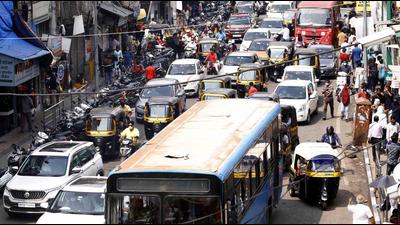 The Pune Municipal Corporation (PMC) has decided to take on the financial responsibility to maintain and operate the Pune Smart city Development Corporation’s (PSCDCL) adaptive traffic management system. (HT PHOTO)