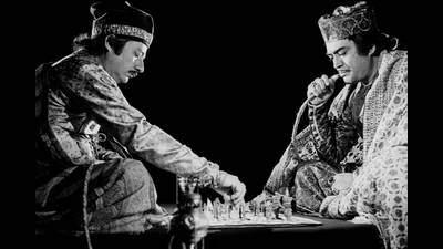 Shatranj Ke Khilari was filmmaker Satyajit Ray’s first non-Bengali Hindi feature film. Shatranj Ke Khilari was filmmaker Satyajit Ray’s first non-Bengali Hindi feature film.