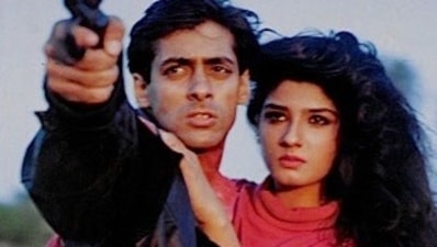 Raveena Tandon made her film debut opposite Salman Khan with 1991 film Patthar Ke Phool. 