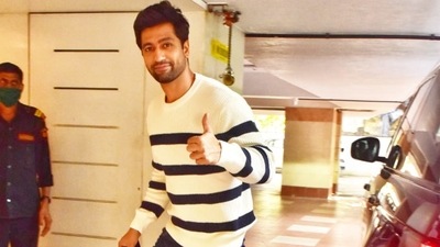 Vicky Kaushal snapped in Juhu. (Varinder Chawla) Vicky Kaushal snapped in Juhu. (Varinder Chawla)