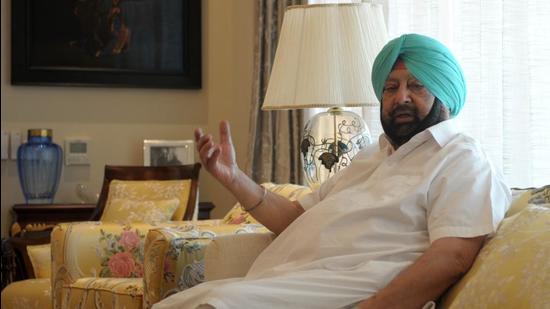 Punjab former chief minister Capt Amarinder Singh will address a press conference in Chandigarh on Wednesday. The event will be telecast live on his Facebook page. (HT file photo)