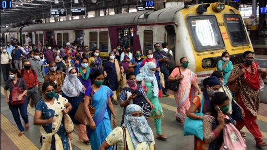 From August 11 to October 25, the Central Railway issued 1,730,000 monthly season passes, whereas Western Railway issued 815,310 season tickets. The local train services opened for fully vaccinated commuters from August 15. (HT PHOTO)