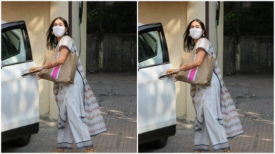 All masked up, Sara posed for the cameras.(HT Photos/Varinder Chawla)
