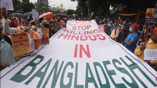 Vishwa Hindu Parishad (VHP), Hindu Jagran Manch and other Hindu activist groups members protest against the Bangladesh government on the issue of recent temple vandalisations during Durga Puja in Bangladesh at Esplanade in Kolkata, October 19, 2021 (Samir Jana/HT Photo) Vishwa Hindu Parishad (VHP), Hindu Jagran Manch and other Hindu activist groups members protest against the Bangladesh government on the issue of recent temple vandalisations during Durga Puja in Bangladesh at Esplanade in Kolkata, October 19, 2021 (Samir Jana/HT Photo)