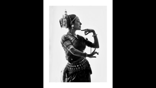 Odissi dancer Madhavi Mudgal, as captured by Avinash Pasricha. Odissi dancer Madhavi Mudgal, as captured by Avinash Pasricha.