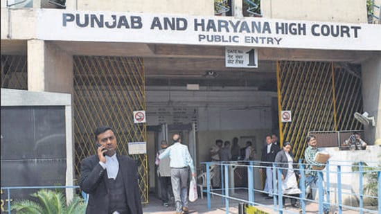 The son of a former HC judge, MR Agnihotri (retired), justice Girish Agnihotri took oath as one of the additional judges of Punjab and Haryana high court on October 26, 2019. (HT photo)