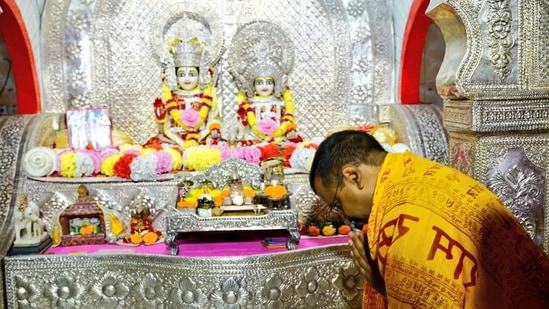 Delhi chief minister Arvind Kejriwal praying to Ram Lalla at Ayodhya on Tuesday.&nbsp;(HT PHOTO)
