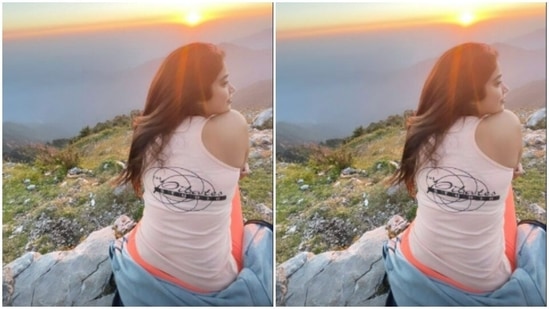 No matter where Janhvi is, she ensures to show off her love for Pilates. For the trip, Janhvi wore an off white tank top with Pilates written on the back.(Instagram/@janhvikapoor)