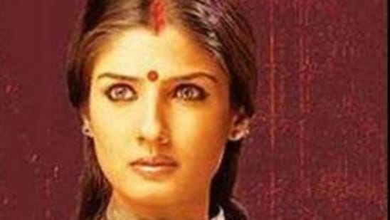 Raveena Tandon played the wife of a greedy politician and takes up his role in the Madhur Bhandarkar film, Satta. 