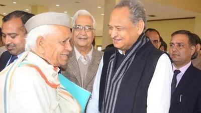 Rajasthan chief minister Ashok Gehlot and state Congress chief Govind Singh Dotasra were among those who paid homage to SN Subba Rao (HT Photo) Rajasthan chief minister Ashok Gehlot and state Congress chief Govind Singh Dotasra were among those who paid homage to SN Subba Rao (HT Photo)