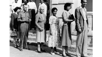 A queue outside a polling centre during the general elections in West Bengal. February, 1952. (Courtesy Publicity Department, West Bengal via Photo Division, PIB)