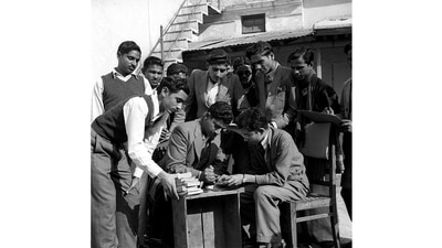 Election officers from Bharat Jan Sangh, one of the political parties in India, at Kashmere Gate, New Delhi&nbsp;in January 1952. (Courtesy Photo Division, PIB)