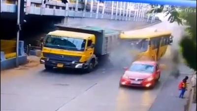 In the CCTV footage of the accident, it can be clearly seen that the BEST bus was travelling at high speed and its driver could not apply the brakes in time leading to a collision with the dumper that was slowly moving ahead. (SCREENGRAB.) In the CCTV footage of the accident, it can be clearly seen that the BEST bus was travelling at high speed and its driver could not apply the brakes in time leading to a collision with the dumper that was slowly moving ahead. (SCREENGRAB.)
