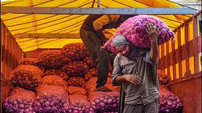 Police said that earlier too, the accused and his accomplices used to steal vegetables and sell them at throwaway prices. (PTI/Representational image) Police said that earlier too, the accused and his accomplices used to steal vegetables and sell them at throwaway prices. (PTI/Representational image)