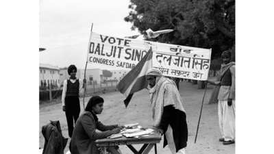 A Congress party election camp near Willingdon Airfield (now Safdarjung airport), New Delhi in January, 1952. (Courtesy Photo Division, PIB)
