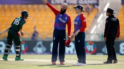 Cricket - ICC Men's T20 World Cup 2021 - Super 12 - Group 1 - England v Bangladesh - Zayed Cricket Stadium, Abu Dhabi, United Arab Emirates - October 27, 2021 England's Moeen Ali with Eoin Morgan REUTERS/Hamad I Mohammed (REUTERS)