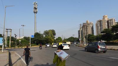 Officials said that the T-junction of sectors 44, 45 and 52, known as the Kanhai T-point, will be made into a roundabout, for smoother traffic flow. (Vipin Kumar /HT PHOTO) Officials said that the T-junction of sectors 44, 45 and 52, known as the Kanhai T-point, will be made into a roundabout, for smoother traffic flow. (Vipin Kumar /HT PHOTO)