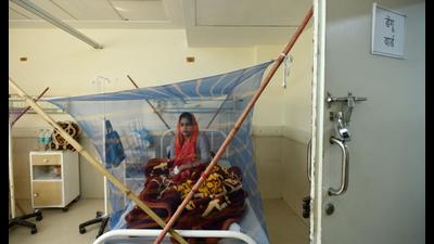 A patient is recovering in the dengue ward at the district hospital in Noida’s Sector 30 on Wednesday. (Sunil Ghosh/HT) A patient is recovering in the dengue ward at the district hospital in Noida’s Sector 30 on Wednesday. (Sunil Ghosh/HT)