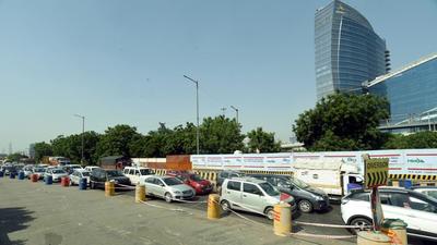 Vehicles moved at a snail’s pace due to the accidents on the expressway. (Representative photo/HT Archive) Vehicles moved at a snail’s pace due to the accidents on the expressway. (Representative photo/HT Archive)