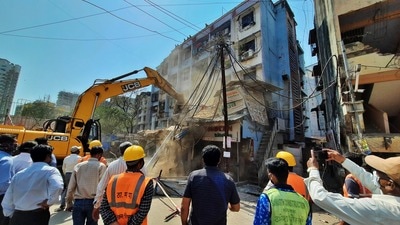 Thane Municipal Corporation officials carry out demolition of illegal buildings in Diva on Wednesday. (PRAFUL GANGURDE/HT PHOTO) Thane Municipal Corporation officials carry out demolition of illegal buildings in Diva on Wednesday. (PRAFUL GANGURDE/HT PHOTO)