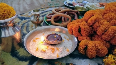 Bhai Dooj: The final day is called Bhai Dooj or Bhau Beej. In the east, it is known as Bhai Phonta. This is a day for siblings to get together and show their love for each other by performing the tikka ceremony and exchanging gifts, sweets and blessings. (Unsplash) Bhai Dooj: The final day is called Bhai Dooj or Bhau Beej. In the east, it is known as Bhai Phonta. This is a day for siblings to get together and show their love for each other by performing the tikka ceremony and exchanging gifts, sweets and blessings. (Unsplash)