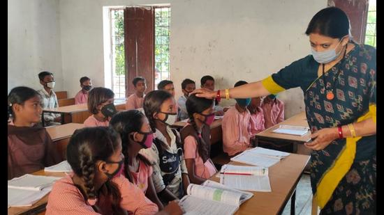 Smriti Irani interacts with girl students of a school in Salon, a region part of Amethi Lok Sabha but one that falls within Rae Bareli district. (Sourced)