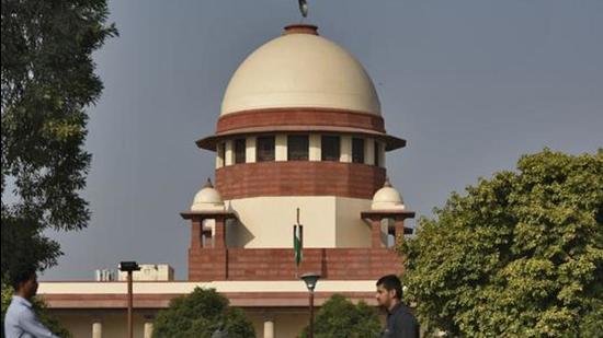 The SC bench said that the technical committee will go into the issues relating to the right to privacy, procedure followed for interception and involvement of foreign agencies in surveilling Indian citizens. (Burhaan Kinu/HT PHOTO)