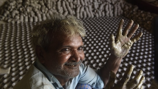 Many people are boycotting Chinese lights this Diwali and are purchasing earthen diyas made by Indian potters.(HT Photo/Deepak Gupta)