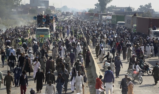 Supporters of Tehreek-e-Labiak Pakistan, a radical Islamist party, take part in a protest march toward Islamabad, on a highway in the town of Sadhuke, in eastern Pakistan (AP Photo)