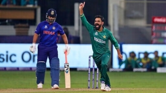 Pakistan's Mohammad Hafeez appeals unsuccessfully for the dismissal of India's Rishabh Pant during the Cricket Twenty20 World Cup match between India and Pakistan in Dubai, UAE, Sunday, Oct. 24, 2021. (AP)