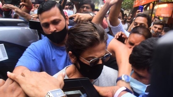 Shah Rukh Khan visits Arthur Road Jail to meet his son Aryan Khan in Mumbai. (HT PHOTO)