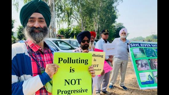 Members of various NGOs staging a peaceful protest against the proposed project of setting up an industrial park near Mattewara forests by holding placards on the route taken by Punjab chief minister Charanjit Channi during his visit to Ludhiana on Wednesday. (HT Photo)
