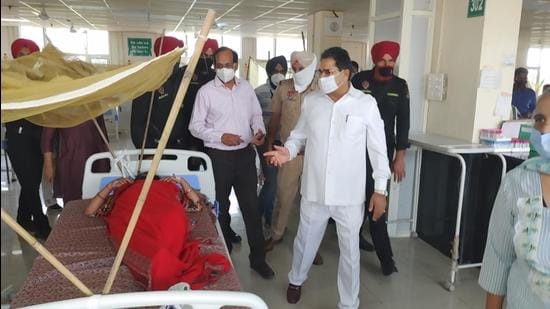 Punjab deputy chief minister OP Soni inspecting the dengue ward at the civil hospital in Mohali.