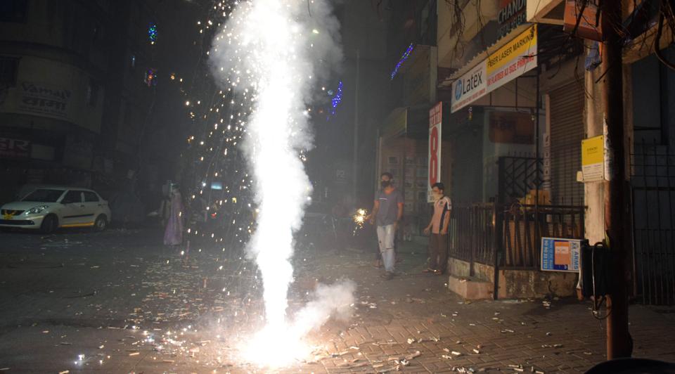 The Maharashtra Pollution Control Board (MPCB) has taken steps to allow sale of firecrackers with low sound levels as compared to previous years for Diwali in Pune. (HT (PIC FOR REPRESENTATION))