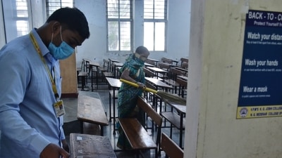 Previously, the daily infection count crossed the 16,000-mark when 16,326 cases were reported last Saturday (October 23). (Praful Gangurde / HT Photo) Previously, the daily infection count crossed the 16,000-mark when 16,326 cases were reported last Saturday (October 23). (Praful Gangurde / HT Photo)