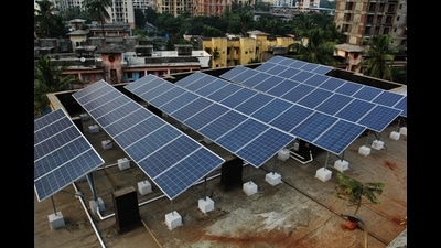 Solar panels above civic schools in Thane as a measure to reduce greenhouse gases emission in the city. (PRAFUL GANGURDE/HT PHOTO) Solar panels above civic schools in Thane as a measure to reduce greenhouse gases emission in the city. (PRAFUL GANGURDE/HT PHOTO)