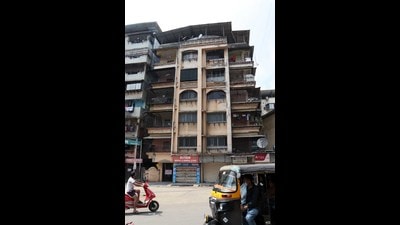 Paras Building in Ulhasnagar. Residents fear that no steps are taken by the Ulhasnagar Municipal Corporation to resolve slab collapse incidents in the city. (RISHIKESH CHOUDHARY/HT PHOTO) Paras Building in Ulhasnagar. Residents fear that no steps are taken by the Ulhasnagar Municipal Corporation to resolve slab collapse incidents in the city. (RISHIKESH CHOUDHARY/HT PHOTO)
