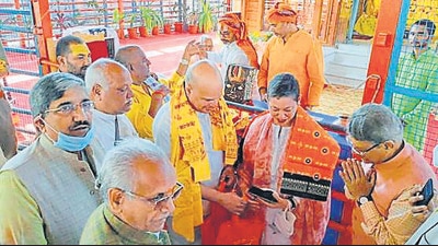 The Sri Lankan delegation and Ram Janmabhoomi Trust members in Ayodhya on Thursday. (SOURCED IMAGE) The Sri Lankan delegation and Ram Janmabhoomi Trust members in Ayodhya on Thursday. (SOURCED IMAGE)
