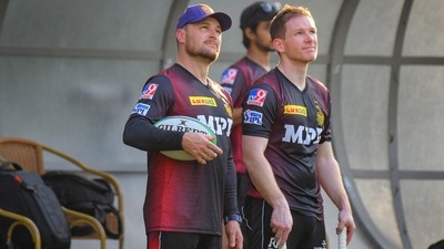 KKR coach Brendon McCullum (left) and captain Eoin Morgan at training. (Twitter)