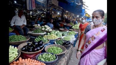 Vegetable prices are expected to drop after Diwali, say traders of APME vegetable market in Navi Mumbai. (BACHCHAN KUMAR/HT PHOTO) Vegetable prices are expected to drop after Diwali, say traders of APME vegetable market in Navi Mumbai. (BACHCHAN KUMAR/HT PHOTO)