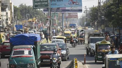 Traffic jam on Ghantaghar Road in Ghaziabad on Thursday. (Sakib Ali/HT Photo) Traffic jam on Ghantaghar Road in Ghaziabad on Thursday. (Sakib Ali/HT Photo)