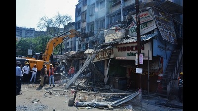 An illegal construction being demolished by Thane Municipal Corporation in Diva on Wednesday. In a crackdown on illegal and unsafe buildings in Kalyan and Dombivli, the KDMC chief has given directives to resurvey such types of structures that are more than 30 years old and are still occupied. (For representational purposes only) (PRAFUL GANGURDE/HT PHOTO)