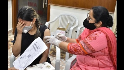 75,526 people are overdue for their second dose of Covid vaccine in Chandigarh. They have taken their first dose of vaccine from various healthcare facilities. (HT File Photo/ Representational image) 75,526 people are overdue for their second dose of Covid vaccine in Chandigarh. They have taken their first dose of vaccine from various healthcare facilities. (HT File Photo/ Representational image)