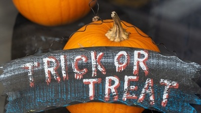 Is it OK to go trick-or-treating during the pandemic? Here's what expert has to say (Unsplash) Is it OK to go trick-or-treating during the pandemic? Here's what expert has to say (Unsplash)