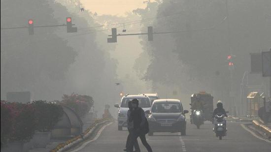 Low temperature, slow winds, stubble burning to worsen Delhi's air ...