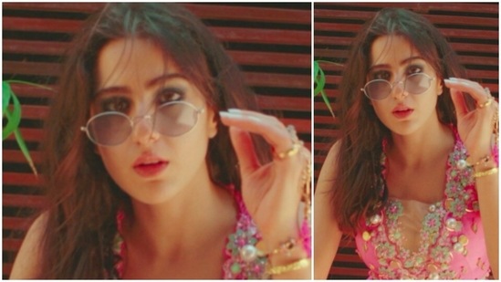 Sara Ali Khan left her hair open and gave some beautiful, elegant poses for the camera.(Instagram/@saraalikhan95)