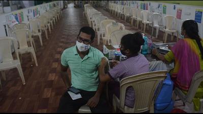 The BMC has allowed reducing the gap for the second dose of Covishield to 28 days for citizens travelling abroad against the requisite period of 84 days. (HT PHOTO) The BMC has allowed reducing the gap for the second dose of Covishield to 28 days for citizens travelling abroad against the requisite period of 84 days. (HT PHOTO)