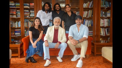 Clockwise from centre: Naseeruddin Shah, Shernavaz Jijina, Abhishek Bukeliya, Rahul S Karjani, Balraj Irani and Adhyayan Suman (Photo: HTCS)
